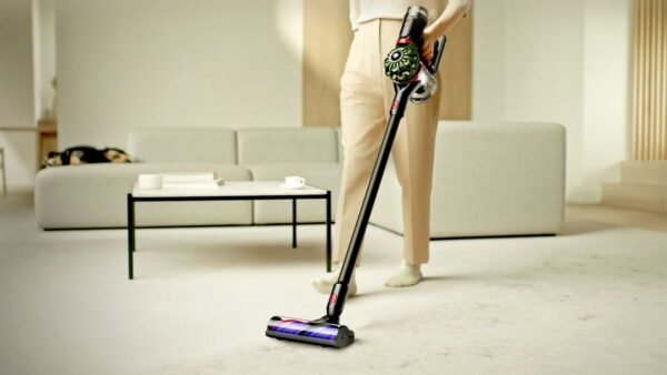 Dyson V8 Cyclone Cordless Vacuum Cleaner 589596-01, 150AW Suction, Up to 60 Min Run Time, Motorbar Head