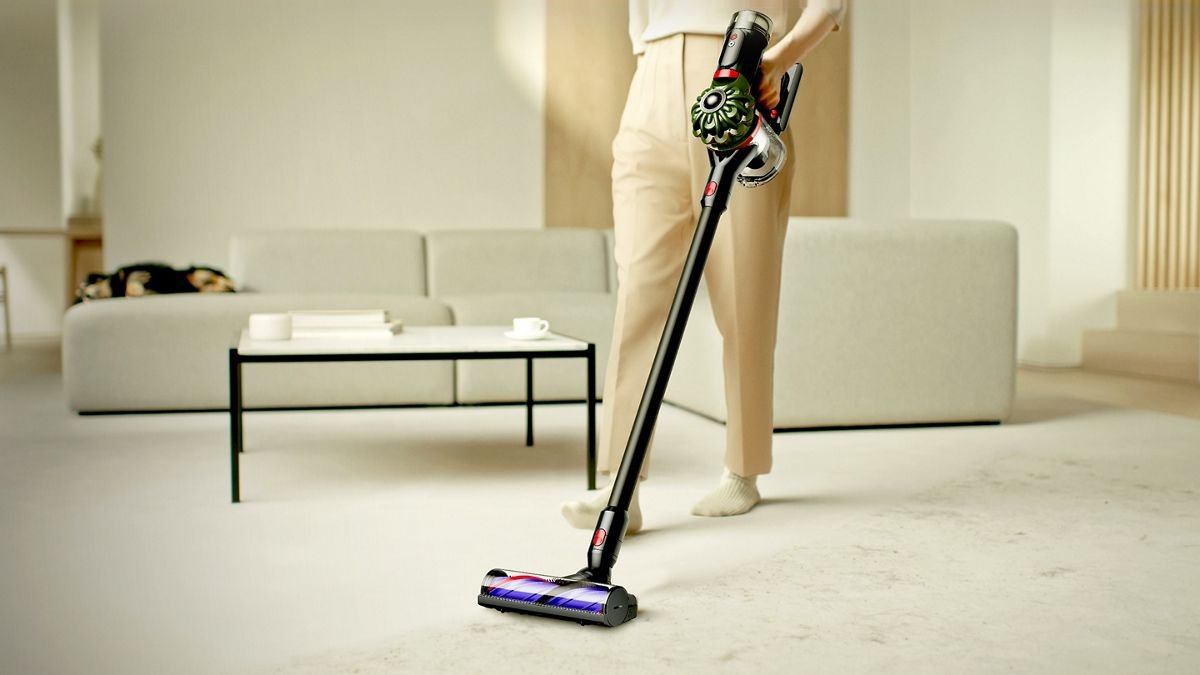 Dyson V8 Cyclone Cordless Vacuum Cleaner 589596-01, 150AW Suction, Up to 60 Min Run Time, Motorbar Head